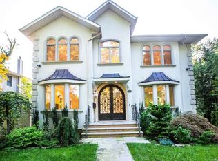 27 Elliot Rd, Great Neck, NY 11021