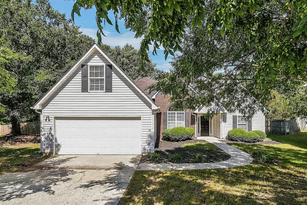 3 bed, 2.0 bath, 1837 sqft, $2,195 — Photo 1