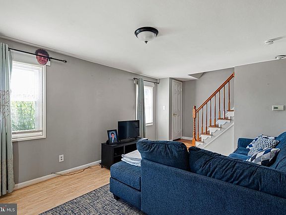 3rd image of 2338 Poe Rd