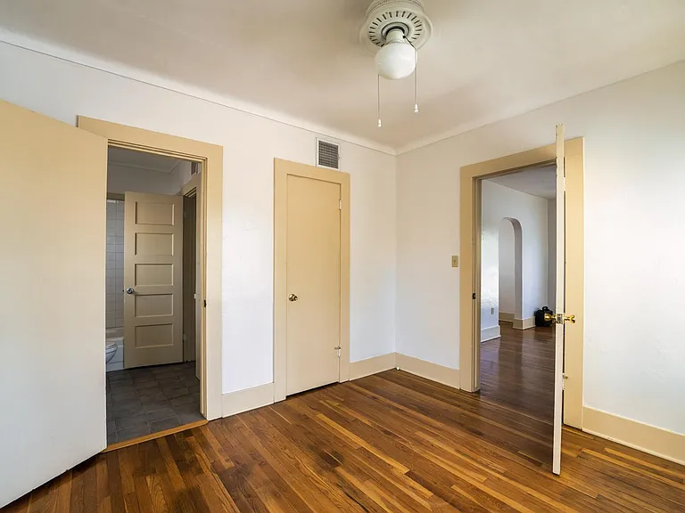 210 E 2nd St #2 — Photo 33