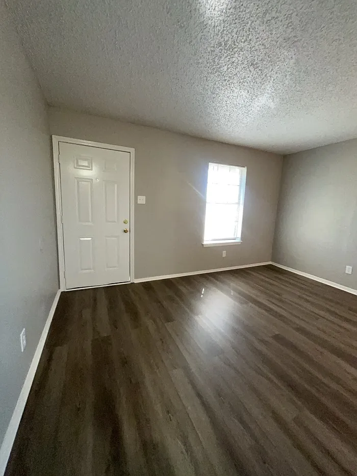 Building Photo - 201 Pine Meadow Dr #A