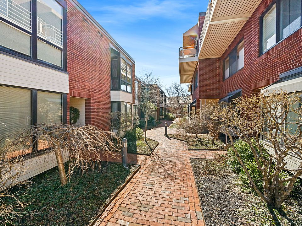 1st image of 32 Shipway Pl #32