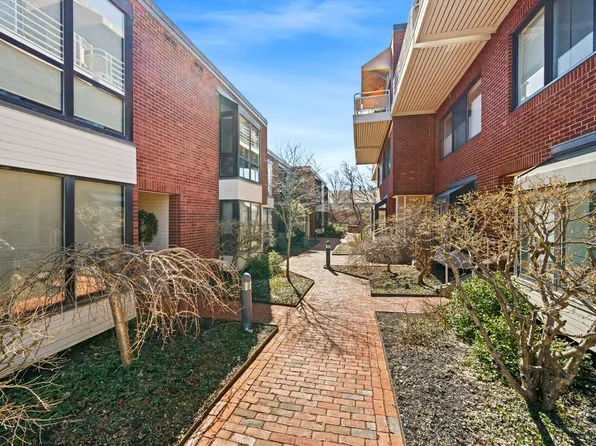 32 Shipway Pl #32, Charlestown, MA 02129