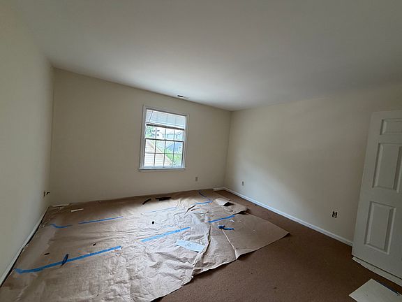 5th image of 31 Waterbury Ave Unit B