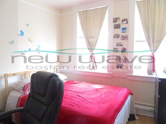 5th image of 161 Endicott St APT 5F
