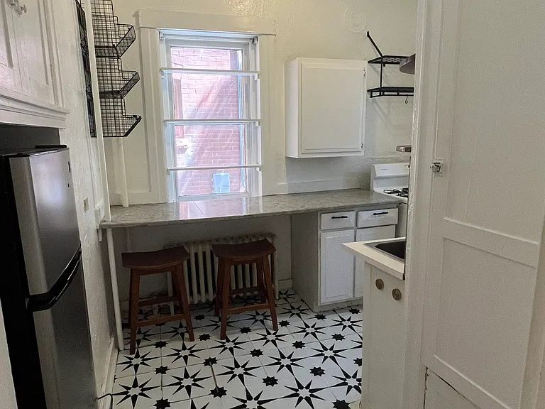 1100 N Emerson St #2 — Photo 13
