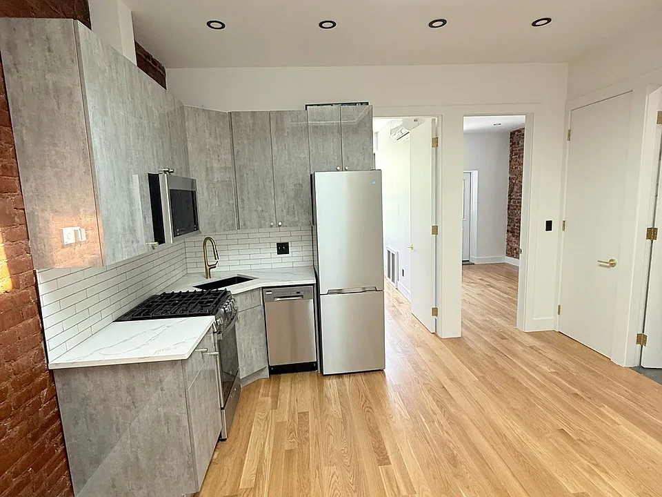 60-82 Catalpa Ave #2B
