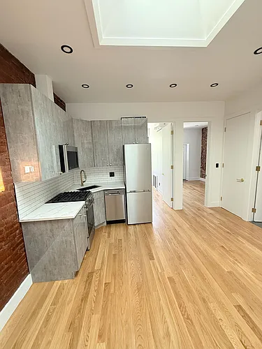 60-82 Catalpa Ave #2B Photo 1