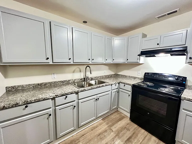 308 N Washington St — Photo 5