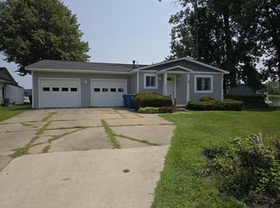 810 Holly Bush Ct, Holly, MI 48442