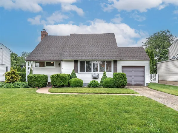 163 Meadow, Garden City, NY 11530