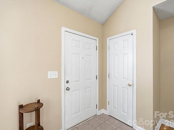 5th image of 2720 Round Hill Ct