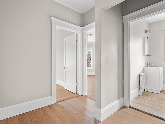 5th image of 19 Agassiz St APT 3B