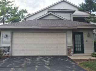2244 Circle Rdg, Delafield, WI 53018