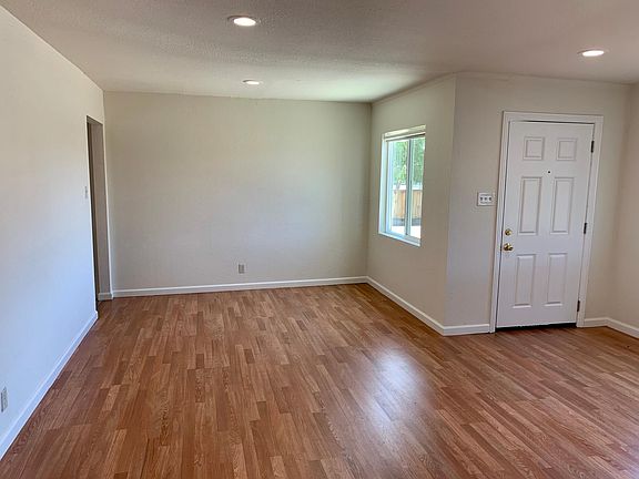 5th image of 3041 Humbolt Ave
