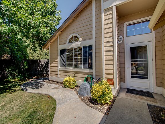 3rd image of 1432 Southwood Way