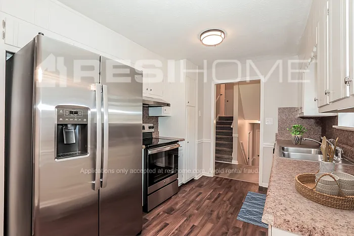 3943 Woodland Cir SE — Photo 2