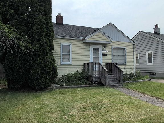 5th image of 28252 Maple St
