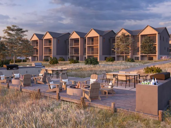 Lake St Unit 4B, Frankfort, MI 49635