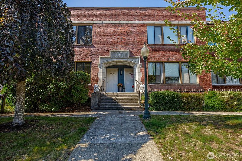 2nd image of 2120 Highland Ave Avenue #301
