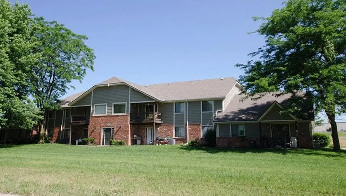 350 East Wilson — Photo 1