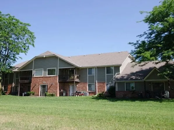 350 E Wilson St, Spring Hill, KS 66083