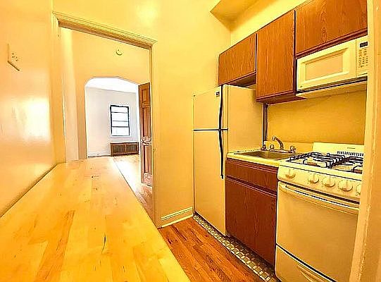 5th image of 313 W 105th St APT 3C