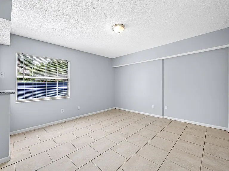 5113 N Nebraska Ave — Photo 4