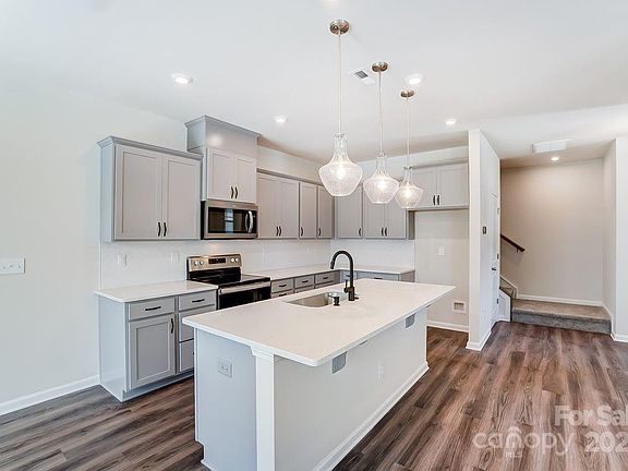 4th image of 5630 De Vere Dr