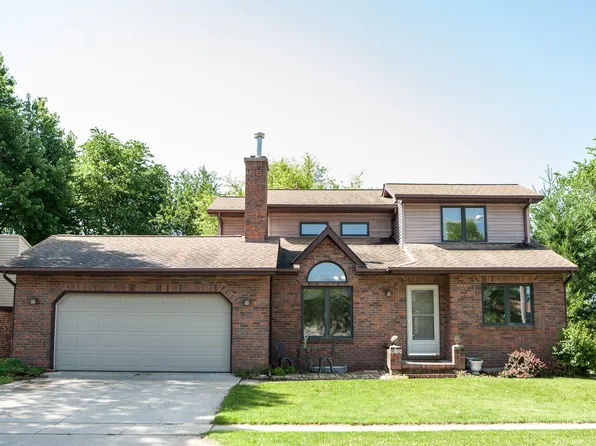 915 Pepper Dr, Iowa City, IA 52240