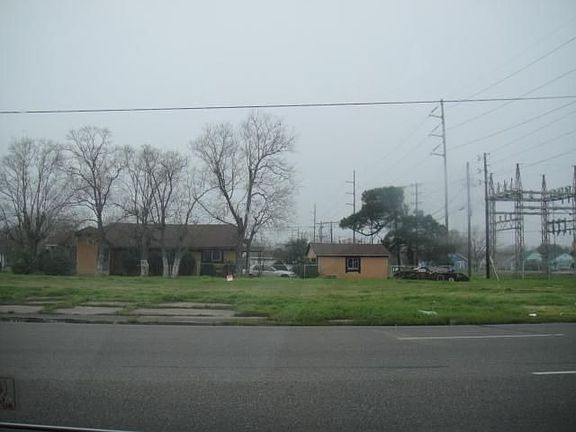 2nd image of 1945 Woodworth Blvd