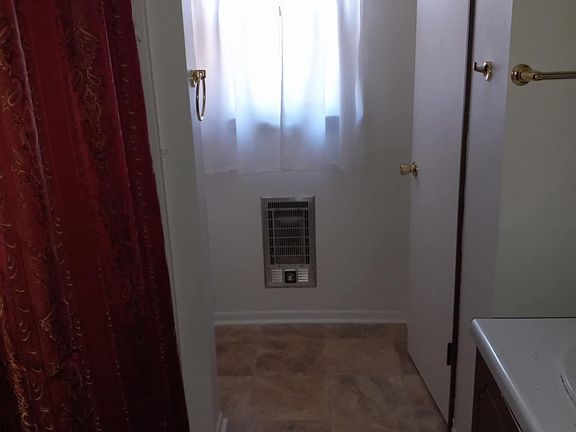 3rd image of 180 Highland Cir