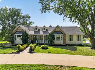 3216 S Bellechase Dr, Grain Valley, MO 64029