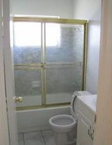 3rd image of 4673 SW 24th Ave