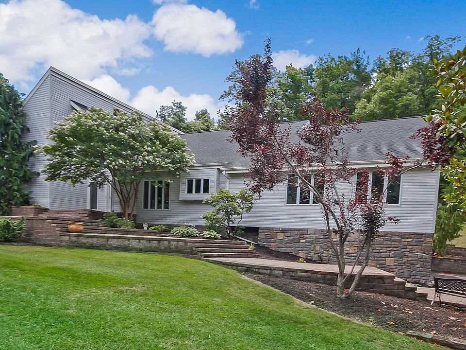1st image of 165 Maxwell Ln