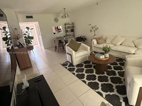 1055 Country Club Dr APT 402, Margate, FL 33063
