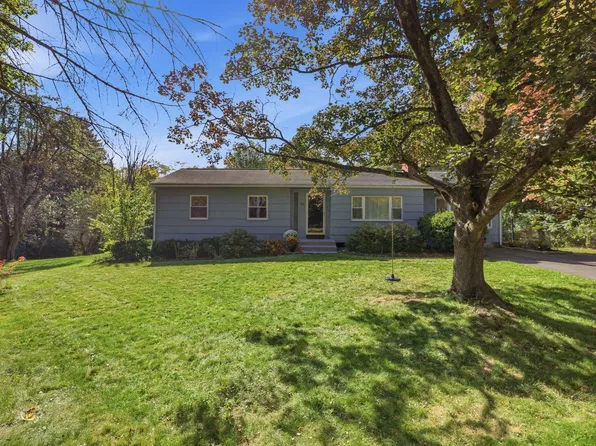 36 Valley View Dr, Amherst, MA 01002