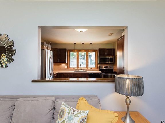 4th image of 6 Aspen Ln