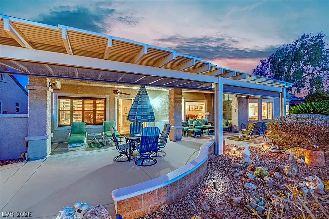 3 bed, 3.0 bath, 2296 sqft, $3,227 — Photo 4