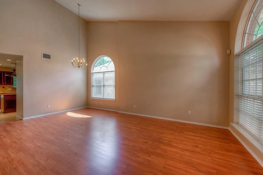 4 bed, 2.5 bath, 2012 sqft, $2,150 — Photo 3