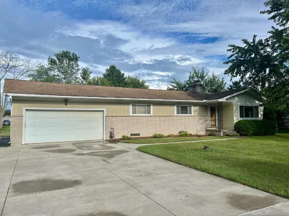 2884 Westland Dr, Port Huron, MI 48060