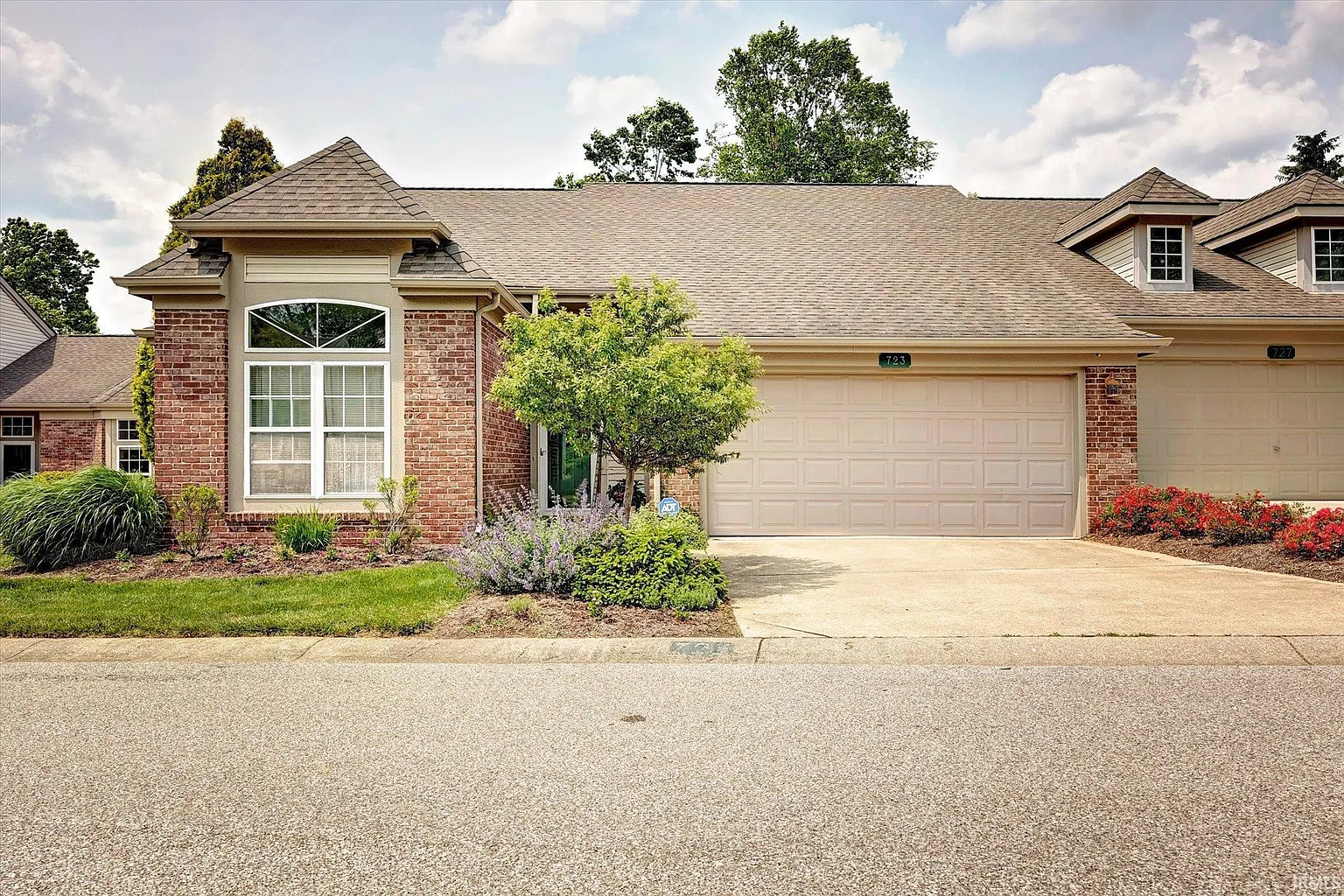 723 E Moss Creek Dr photo 1