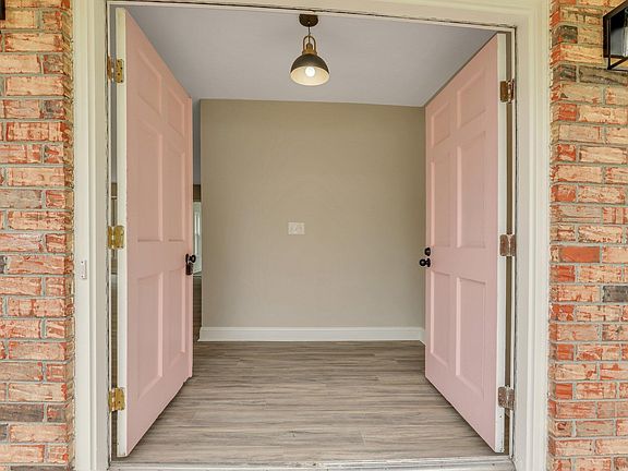 3rd image of 110 Trenholm Dr