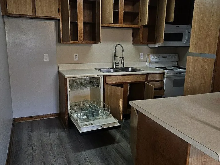 120 Engleside St — Photo 9