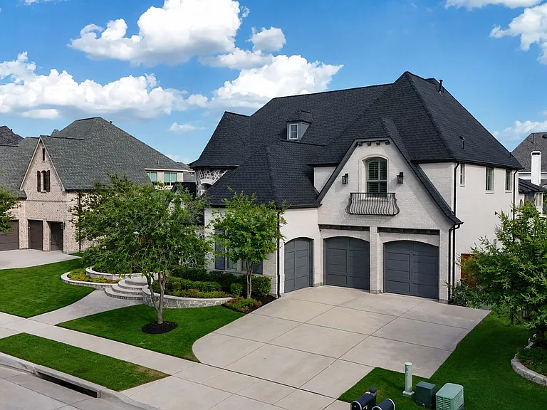 1410 Devonshire Dr — Photo 3