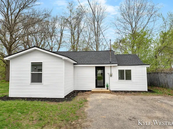 1107 N Irving St, Greenville, MI 48838