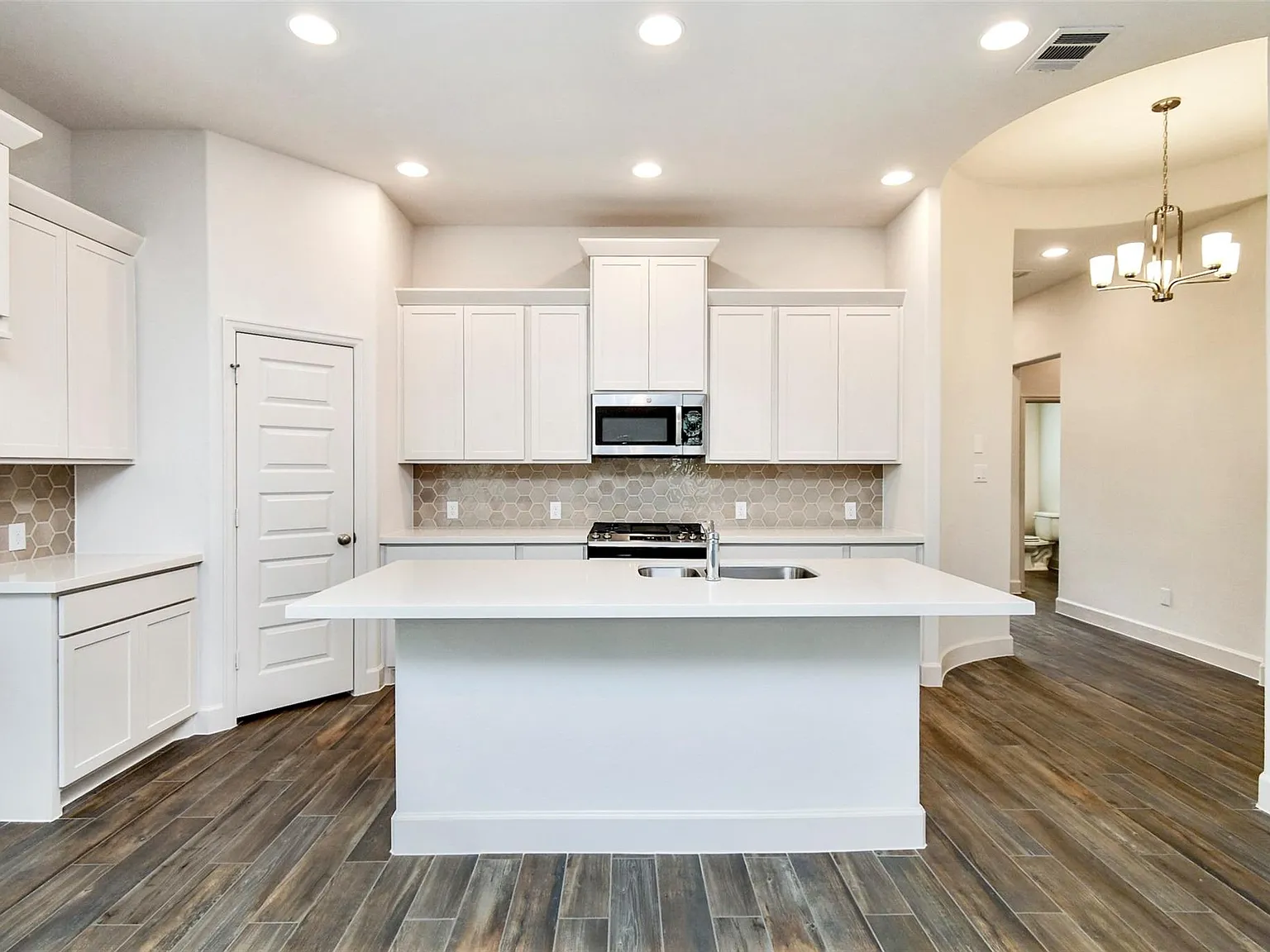 3 bed, 2.5 bath, 1743 sqft, $2,400 — Photo 3