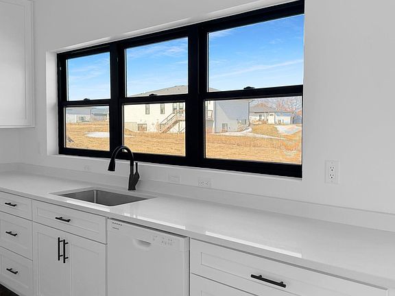 4th image of 1805 Ashworth Dr