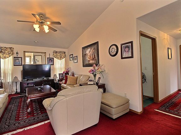 5th image of 808 13th St SE APT J