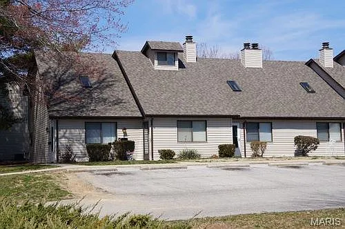 826 White Oak Dr #3 — Photo 1